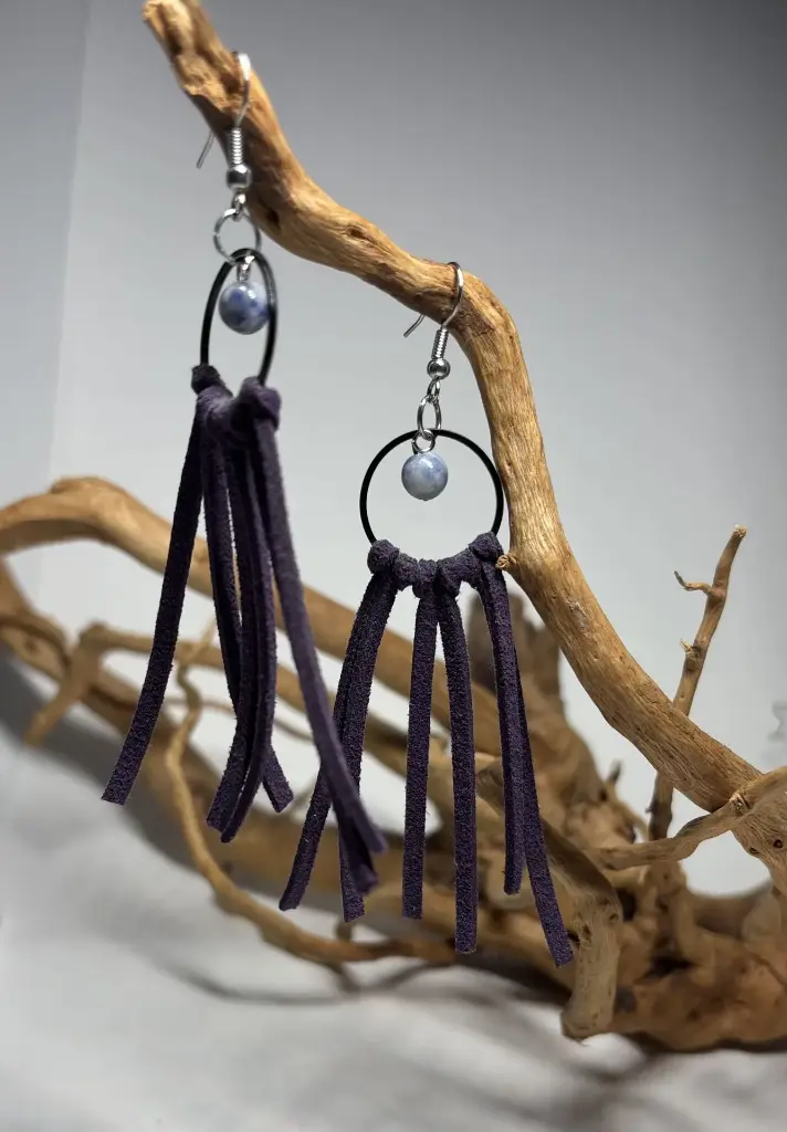BOUCLES D'OREILLES en lacet suédine violet et pierre Jaspe bleu