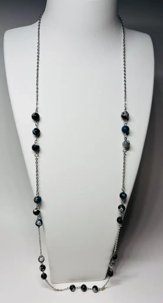 COLLIER-SAUTOIR en perles noires et turquoises