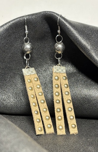 [BOF10] BOUCLES D'OREILLES en cuir clouté camel
